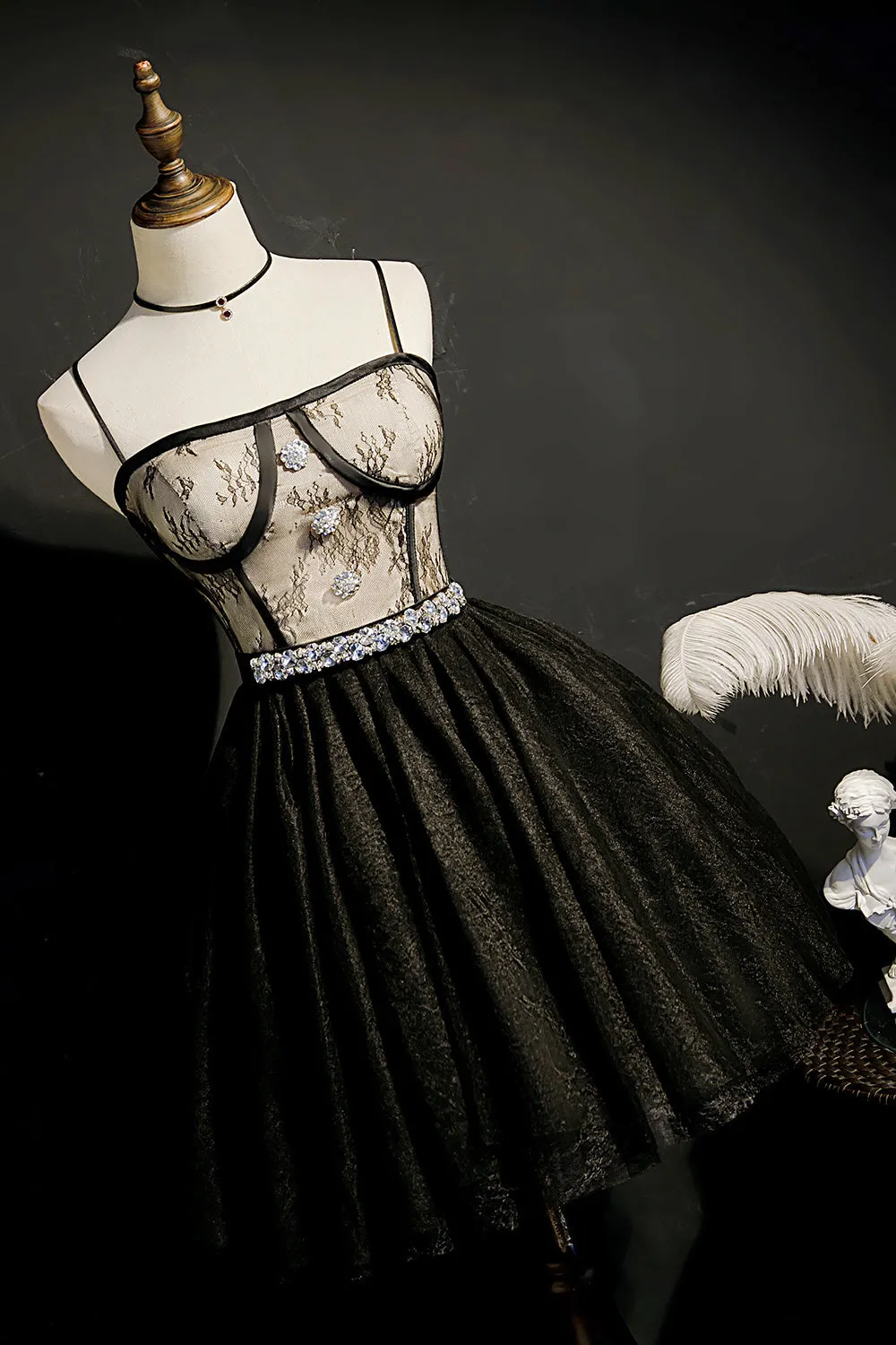 Chic Lace Spaghetti Straps Tulle Short Homecoming Dresses