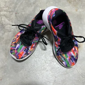 Nike brand multi color‎ sneakers / Size 5Y / A-82