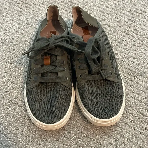 OluKai Sneakers EUC