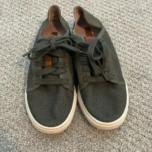 OluKai Sneakers EUC
