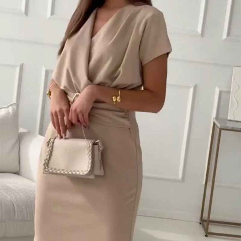 👗V-Neck Short Sleeve Short Dress with Cinched Waist