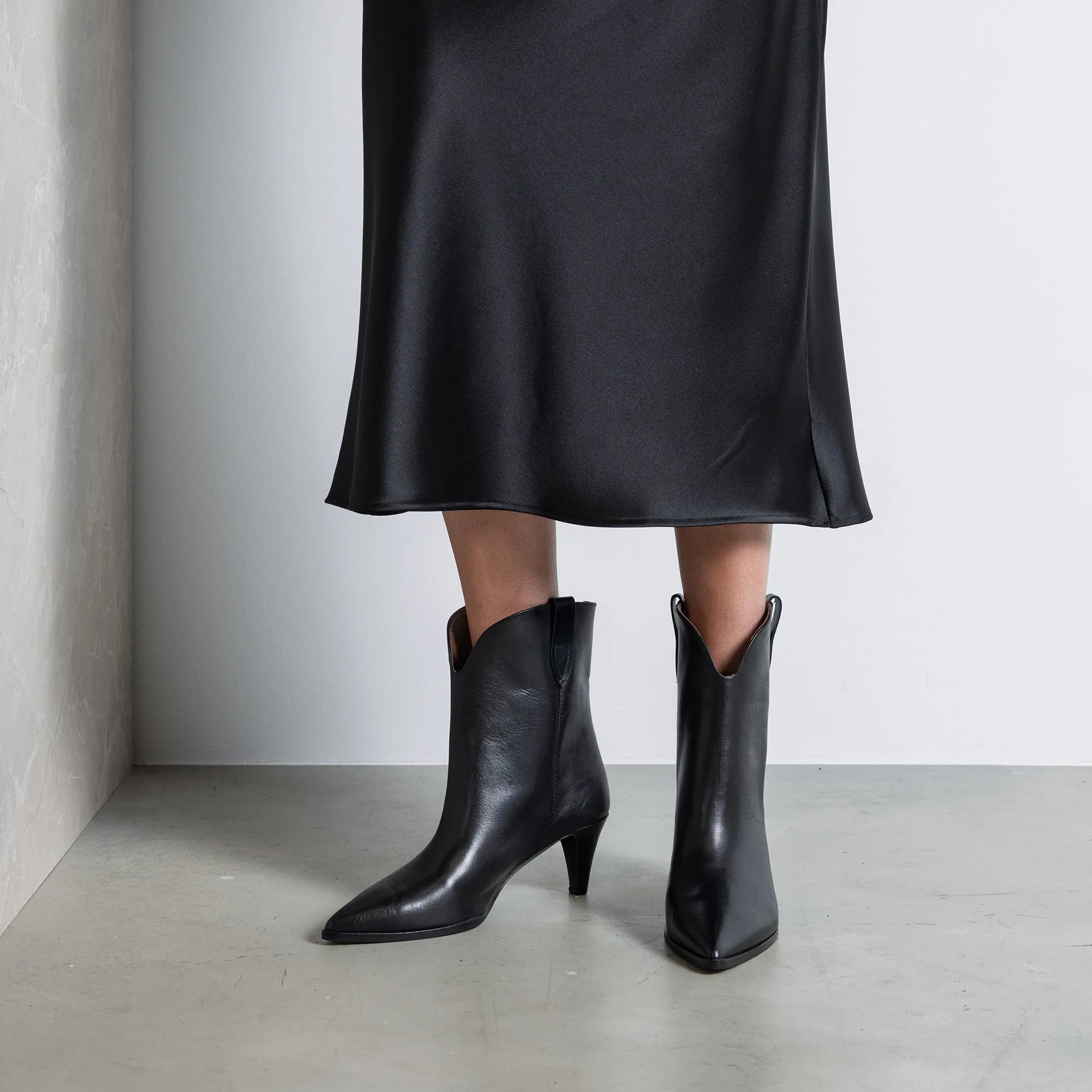 Vendôme Louane black calfskin leather boots